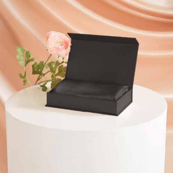 Coffret Duo Taies — deux taies en soie pour ne jamais sacrifier ton rituel du soir.
